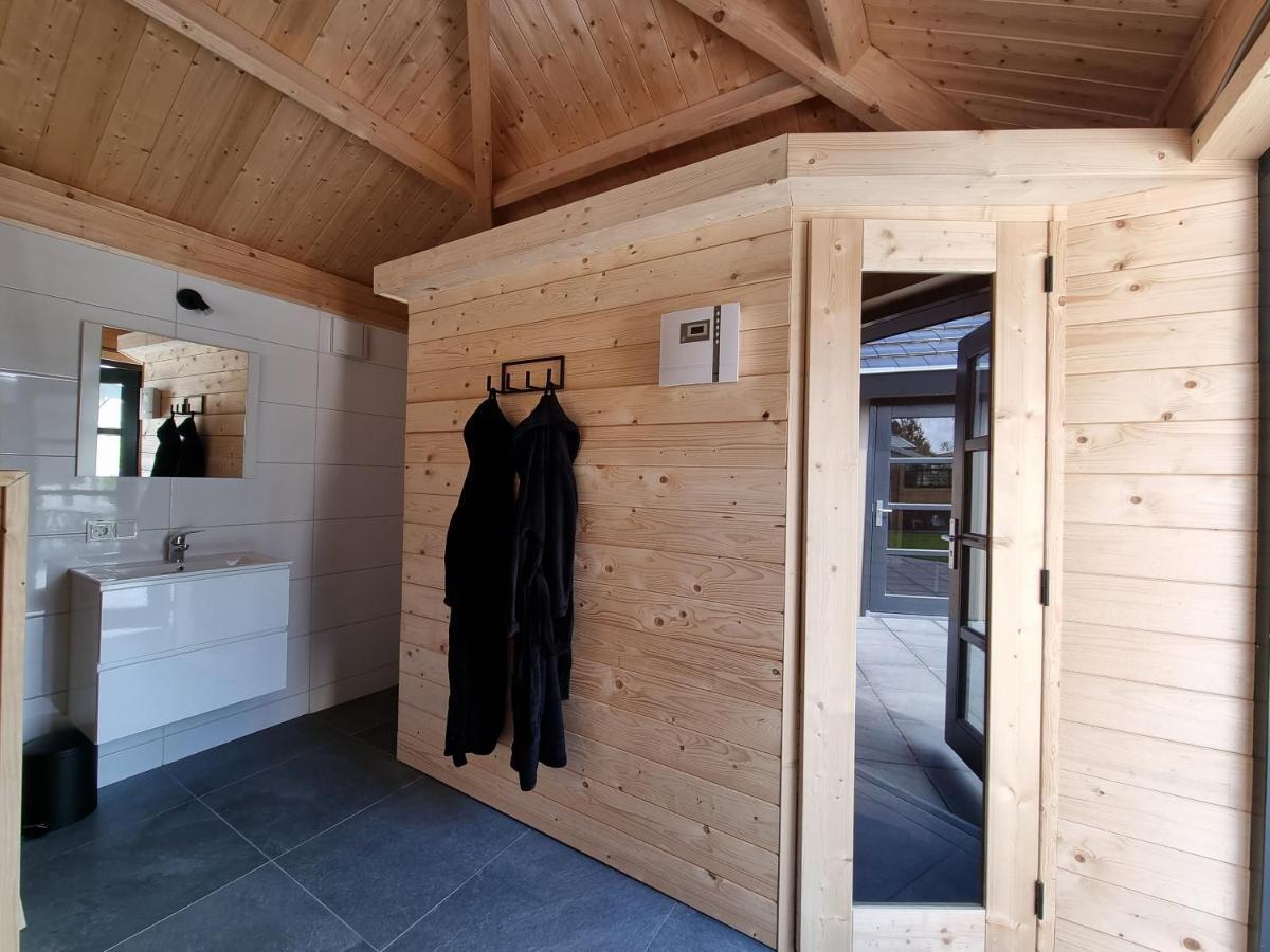 Chalet Met Sauna En Airconditioning Sint Annaland Exteriör bild