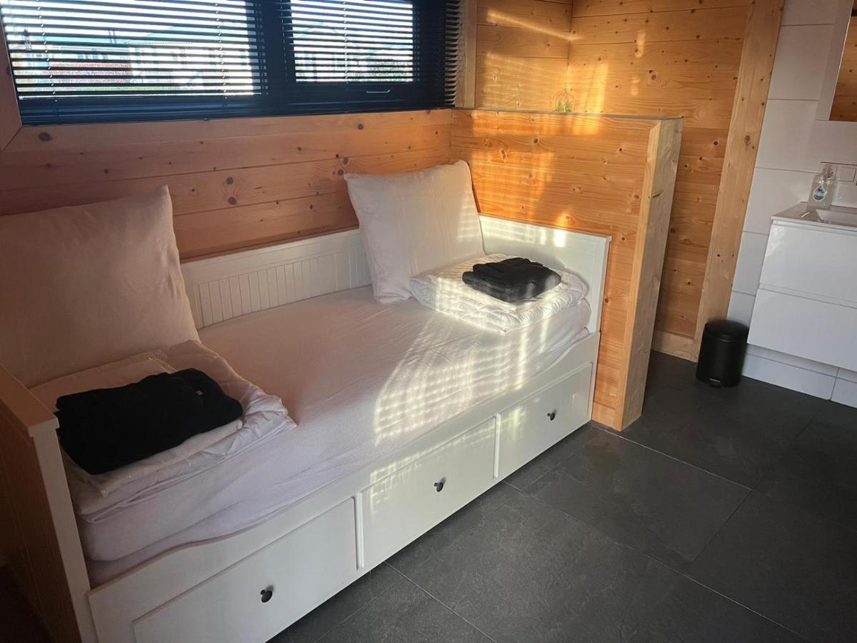 Chalet Met Sauna En Airconditioning Sint Annaland Exteriör bild