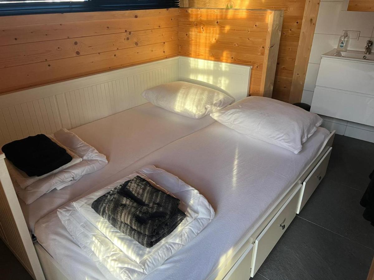 Chalet Met Sauna En Airconditioning Sint Annaland Exteriör bild